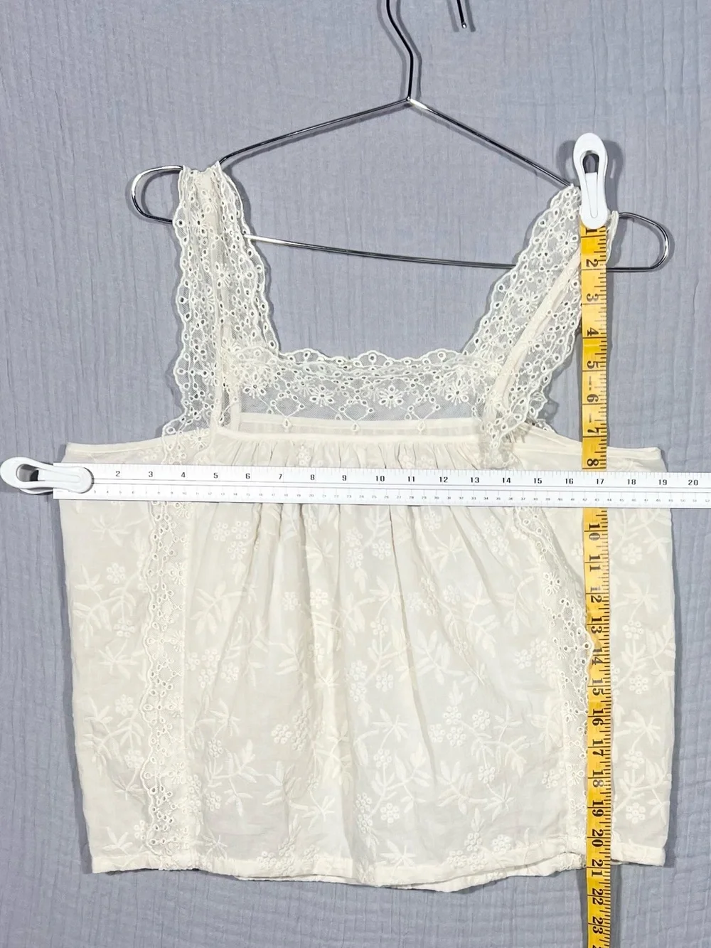 🌸 NWT | Celebrity Pink | White Lace Eyelet Boho Cottagecore Crop Tank Top | M - Picture 5 of 8